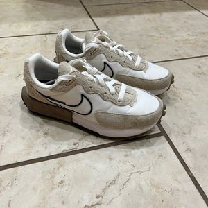 Nike Fontanka Waffle size 8